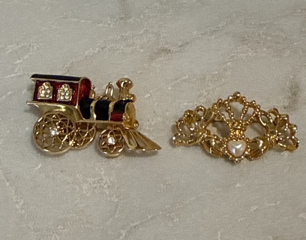 2 Vtg Avon Brooch/Pin Gold Tone, 1 Smithsonian Toy Train Enamel & Irish Claddagh